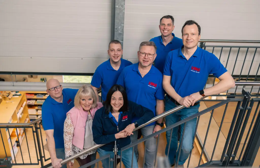Gruppenbild von Mitarbeitern mit dem Inhaber Andreas Lang